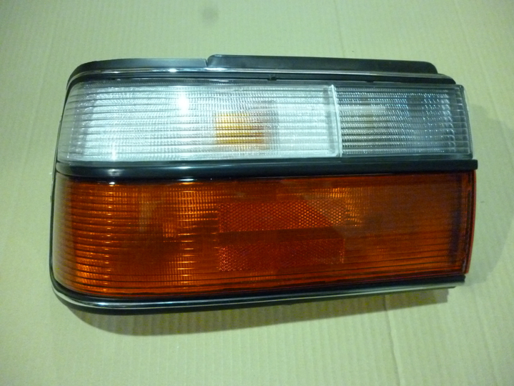 Faro trasero cristal rojo c/señ. cristal f/negro izq - Imagen principal