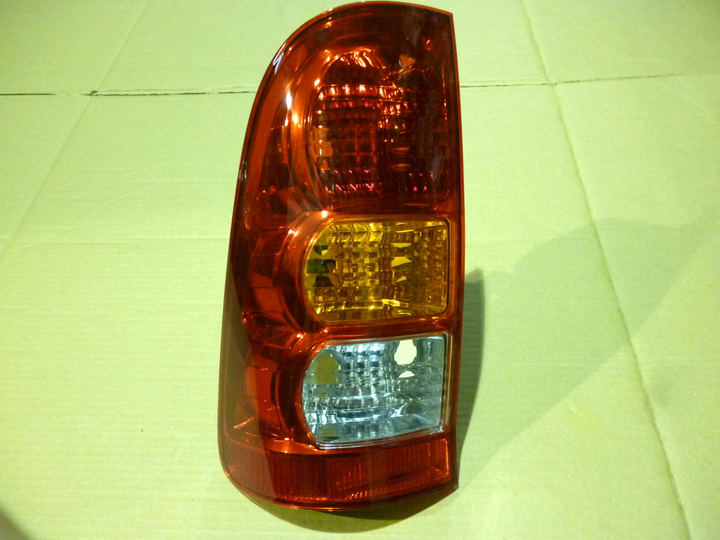 Faro trasero tricolor izq - Imagen principal