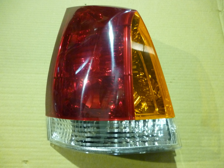 Faro trasero tricolor izq - Imagen principal