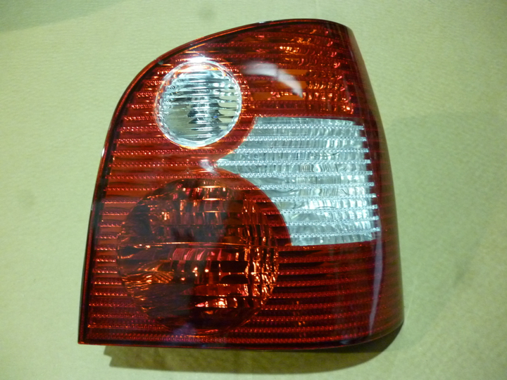 Faro trasero rojo/cristal hatch der - Imagen principal