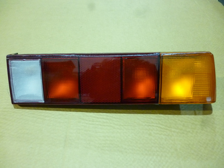 Faro trasero tricolor der - Imagen principal