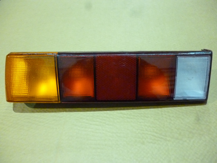 Faro trasero tricolor izq - Imagen principal