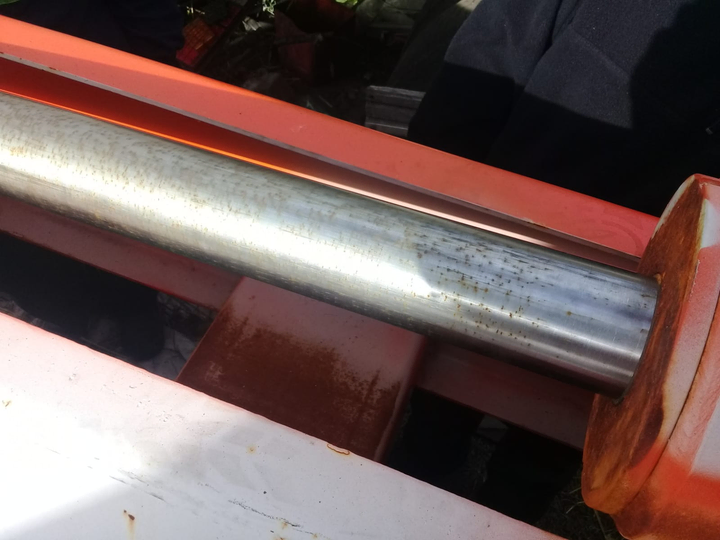 Cilindro hidraulico levanta brazo de porta volqueta - Imagen principal