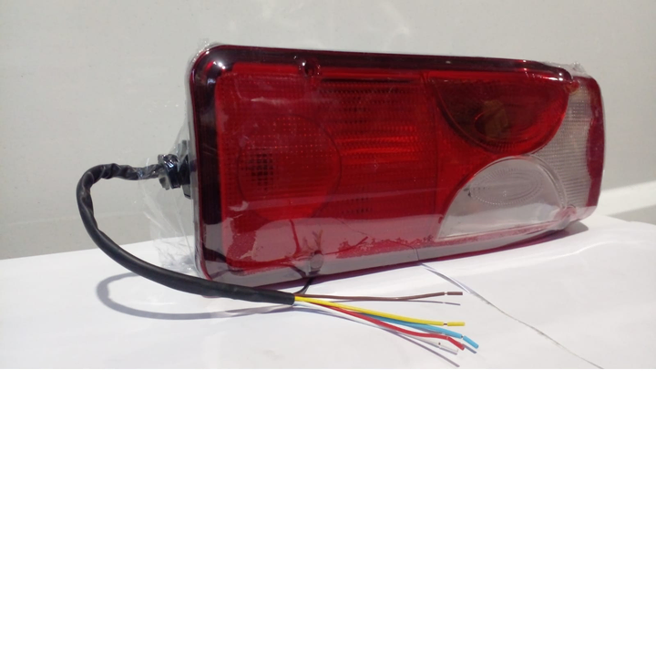 Faro tras s/conect c/conexion orig der - Imagen principal