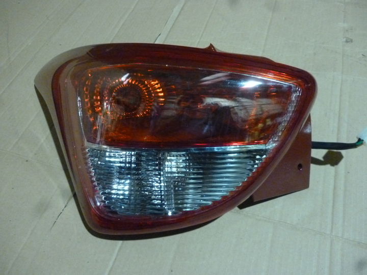 Faro trasero bicolor 5puertas izq - Imagen principal