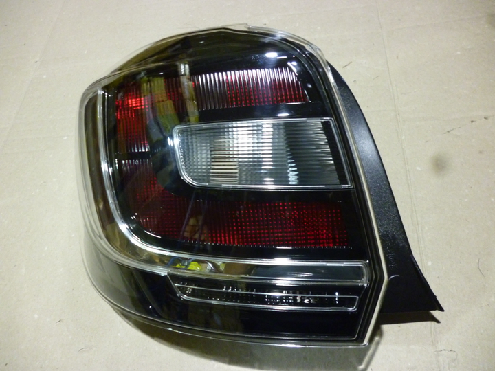 Faro trasero bicolor (negro) izq - Imagen principal