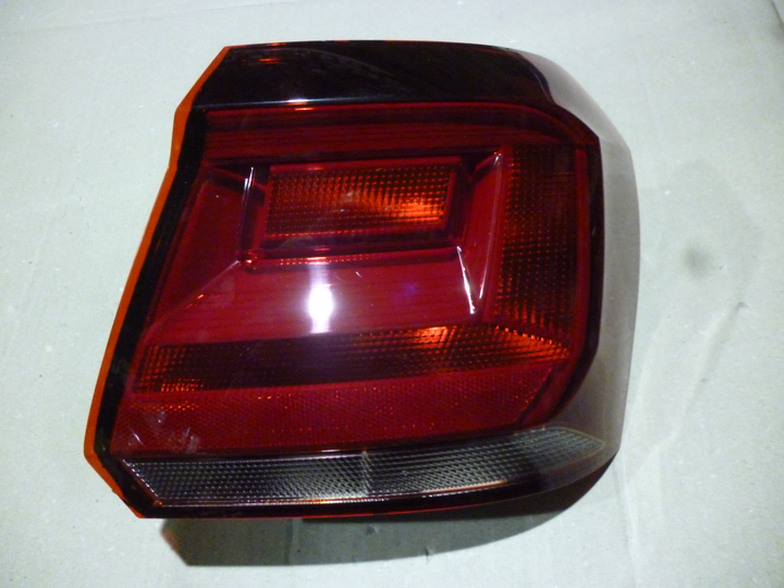 Faro trasero negro izq - Imagen principal