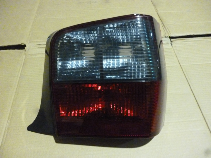 Faro trasero bicolor der - Imagen principal