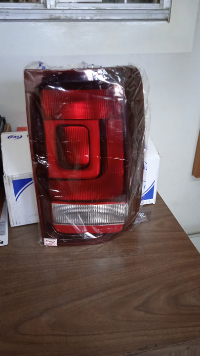 Faro trasero tricolor rojo oscuro der - Imagen principal