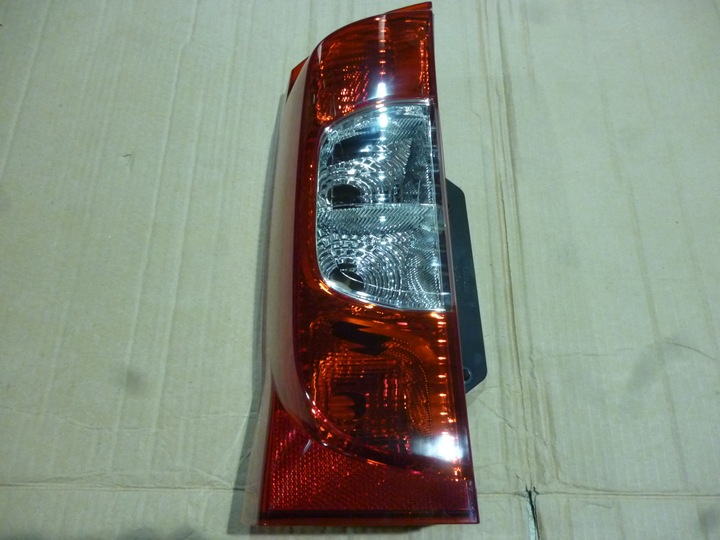 Faro trasero bicolor 1 porton izq - Imagen principal