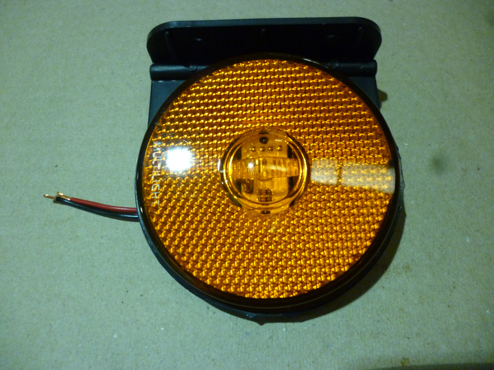 Faro lateral led 88mm con soporte y cable marillo bivolt i/d - Imagen principal