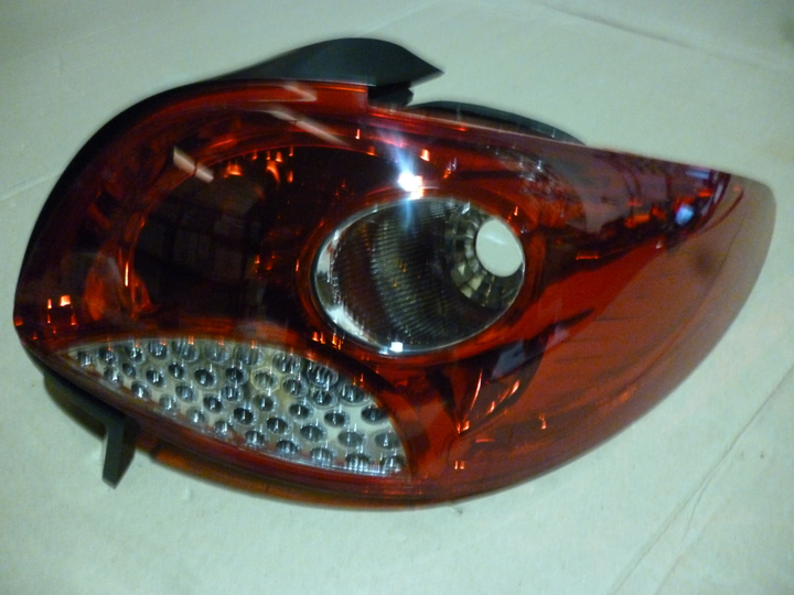 Faro trasero bicolor der - Imagen principal