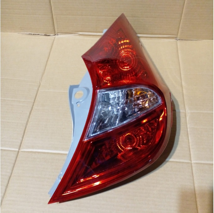 Faro trasero bicolor der - Imagen principal