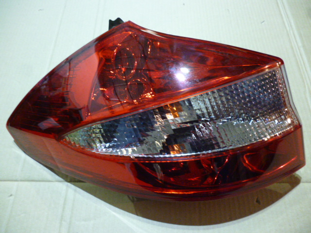 Faro trasero bicolor hatchback izq - Imagen principal