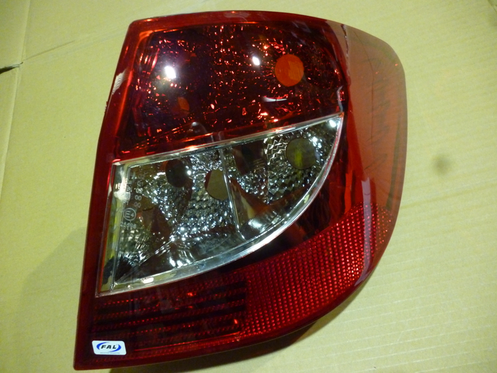 Faro trasero bicolor der - Imagen principal