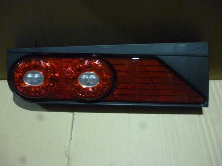 Faro trasero bicolor bivolt izq - Imagen principal