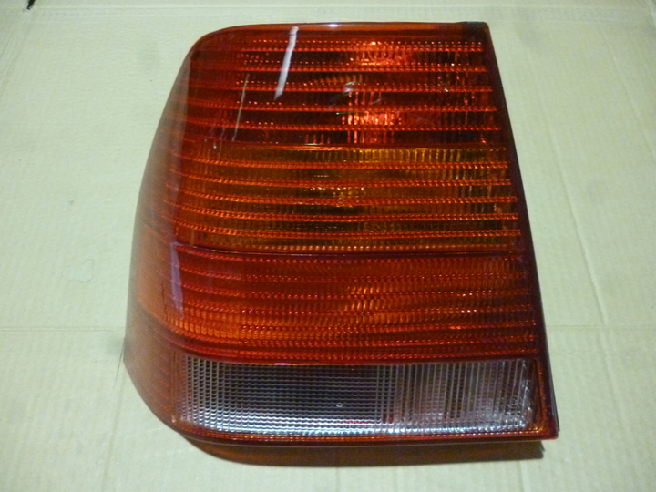 Faro trasero tricolor izq - Imagen principal