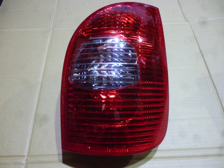 Faro trasero rojo/cristal der - Imagen principal