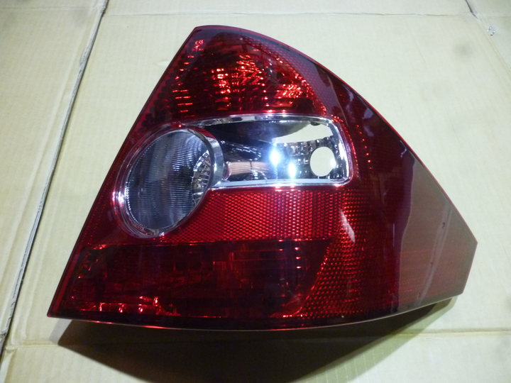 Faro trasero der - Imagen principal