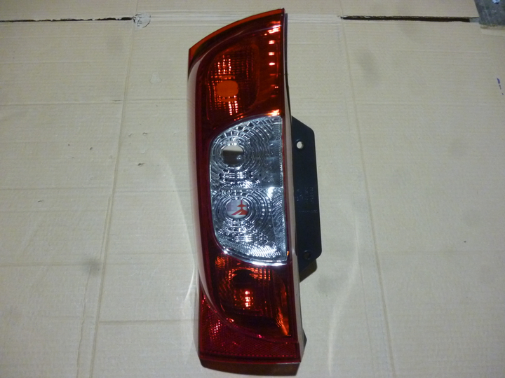 Faro trasero bicol 2 portones izq - Imagen principal