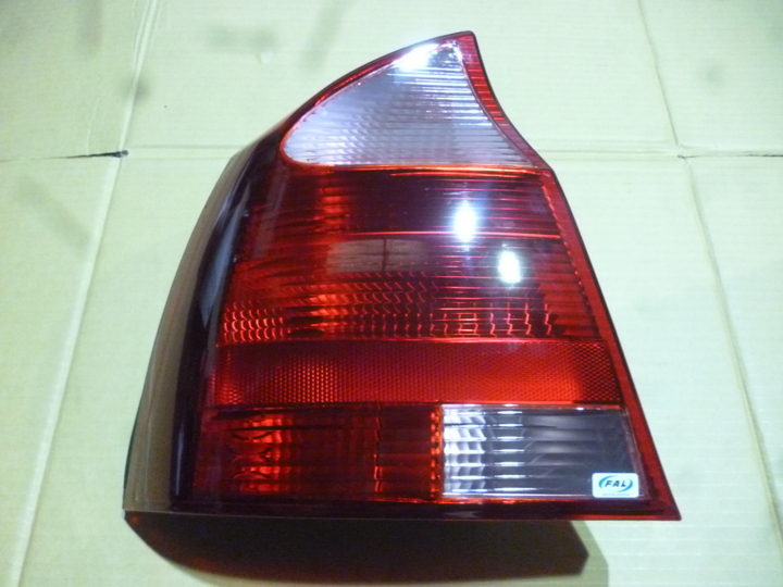 Faro trasero bicolor rosa izq - Imagen principal