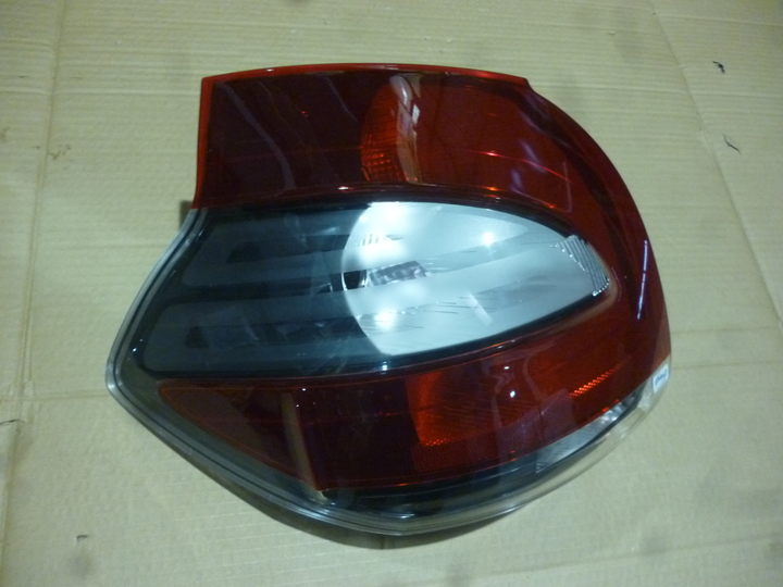 Faro trasero bicolor izq - Imagen principal