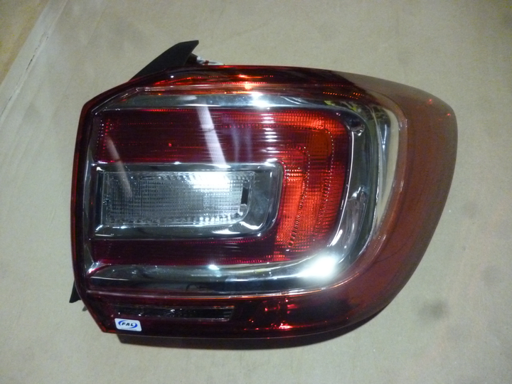 Faro trasero bicolor der - Imagen principal