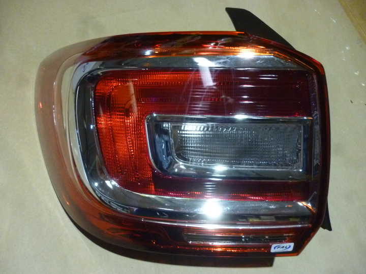 Faro trasero bicolor izq - Imagen principal