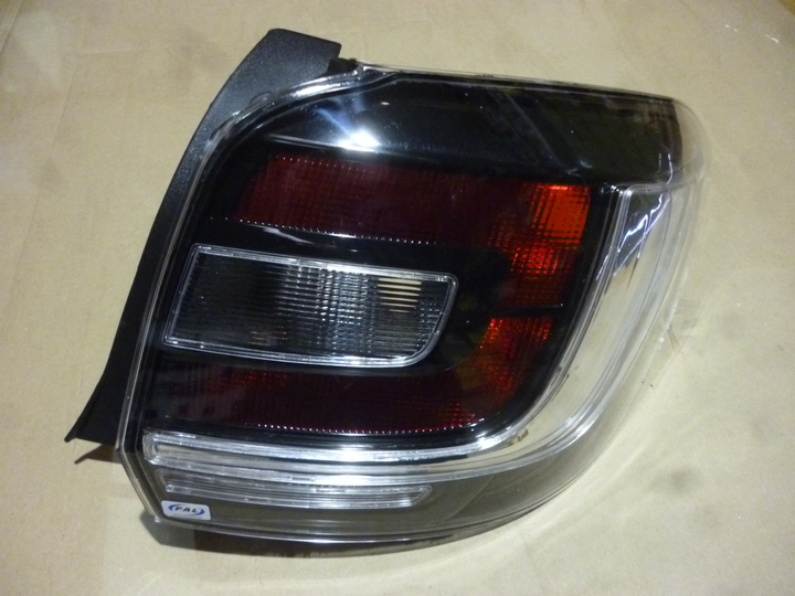 Faro trasero bicolor fume der - Imagen principal