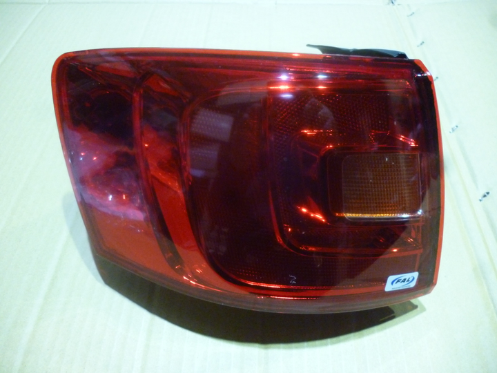 Faro trasero bicolor exterior izq - Imagen principal