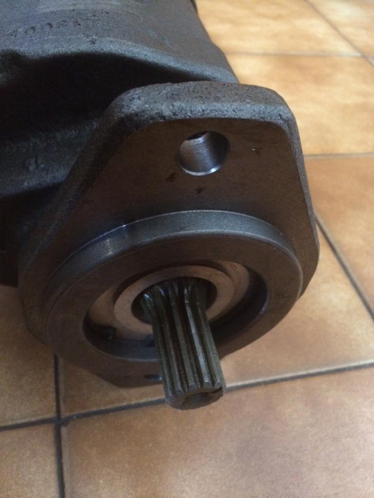 Bomba hidraulica para recolector de residuos - Vista 2