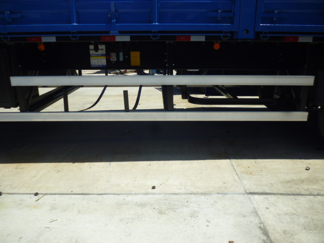 Proteccion ciclista barra x metro alum lat 2 ranu 6050x40x101x2mm - Imagen principal