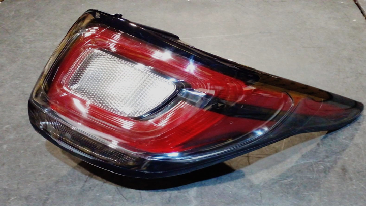 Faro trasero bicolor der - Imagen principal