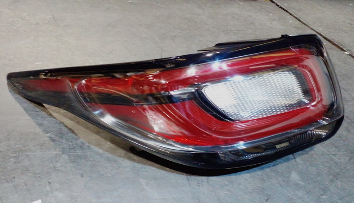 Faro trasero bicolor izq - Imagen principal