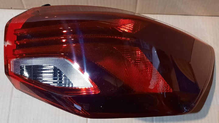 Faro trasero bicolor 4 ptas der - Imagen principal