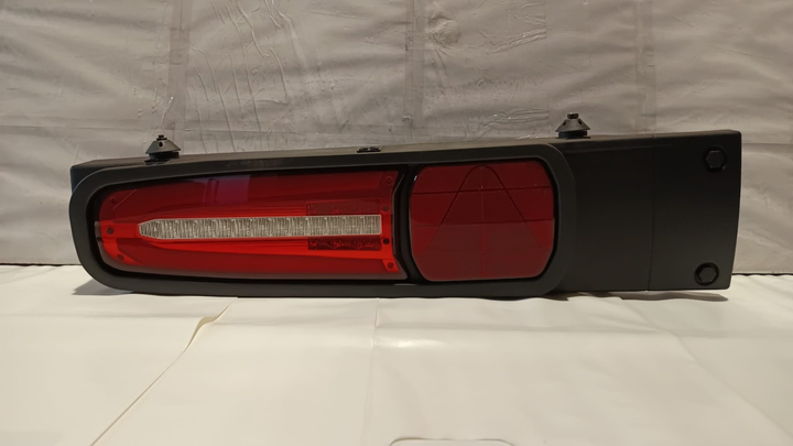 Señalero trasero lateral c/prolongador rojo bivolt izq - Imagen principal