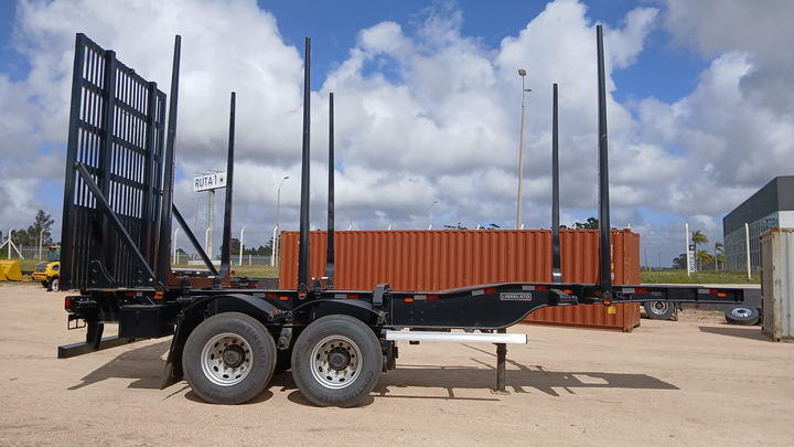 Semirremolque tritren forestal trasero con suspension neumatica - Imagen principal