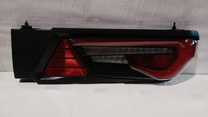 Faro trasero volkan c/sup 12/24v der - Imagen principal