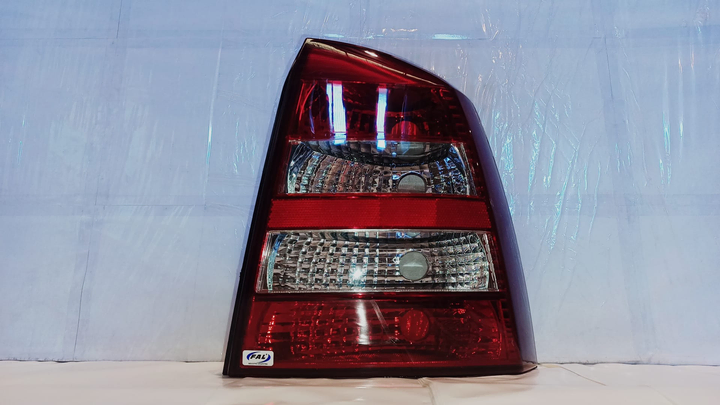 Faro trasero cristal rojo 4 ptas. der - Imagen principal