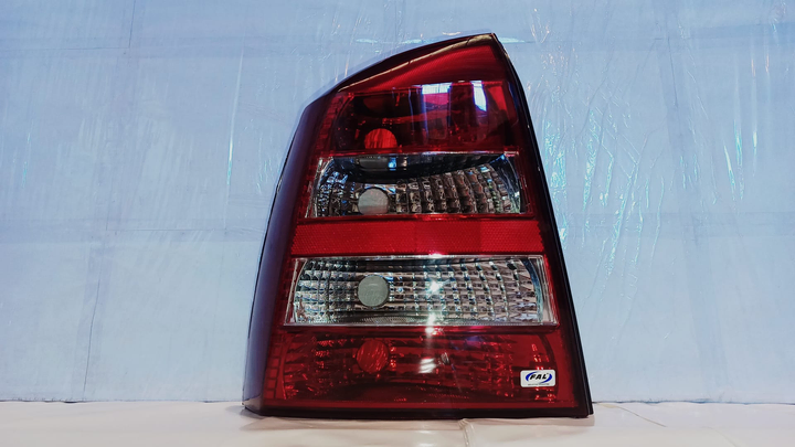 Faro trasero cristal rojo 4 ptas. izq - Imagen principal